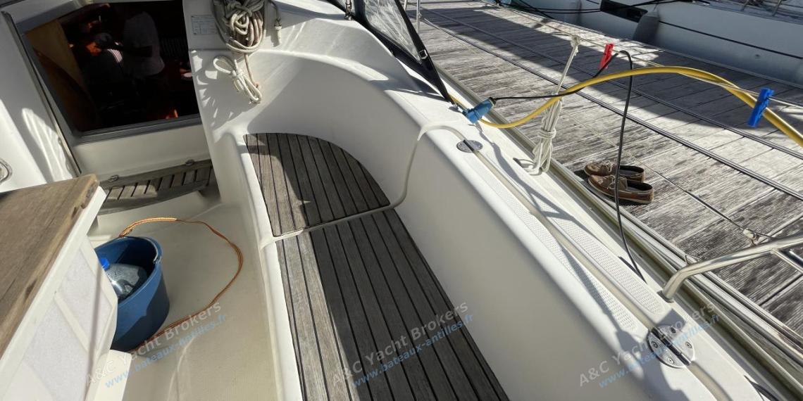 Bavaria 33 Cruiser : Starboard cockpit bench Bavaria 33 Cruiser : Starboard cockpit bench