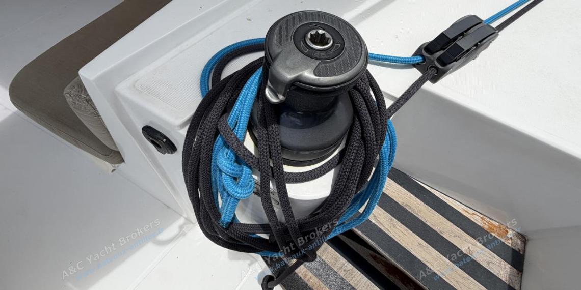 Nautitech 40 open : Winche at starboard helm station Nautitech 40 open : Winche at starboard helm station