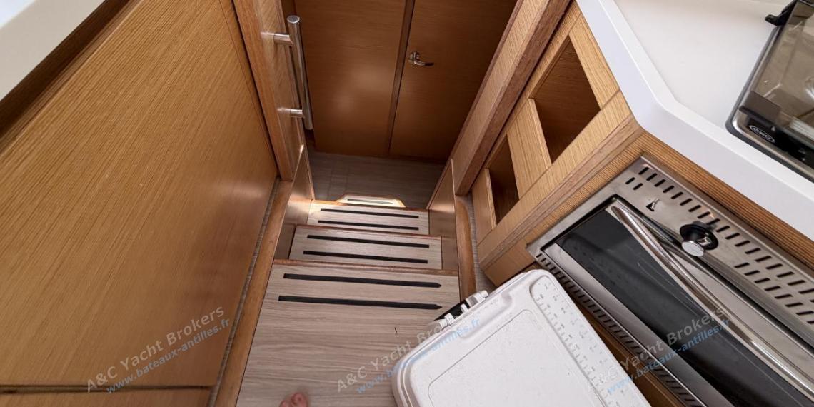 Nautitech 40 open : Starboard hull access from the galley Nautitech 40 open : Starboard hull access from the galley