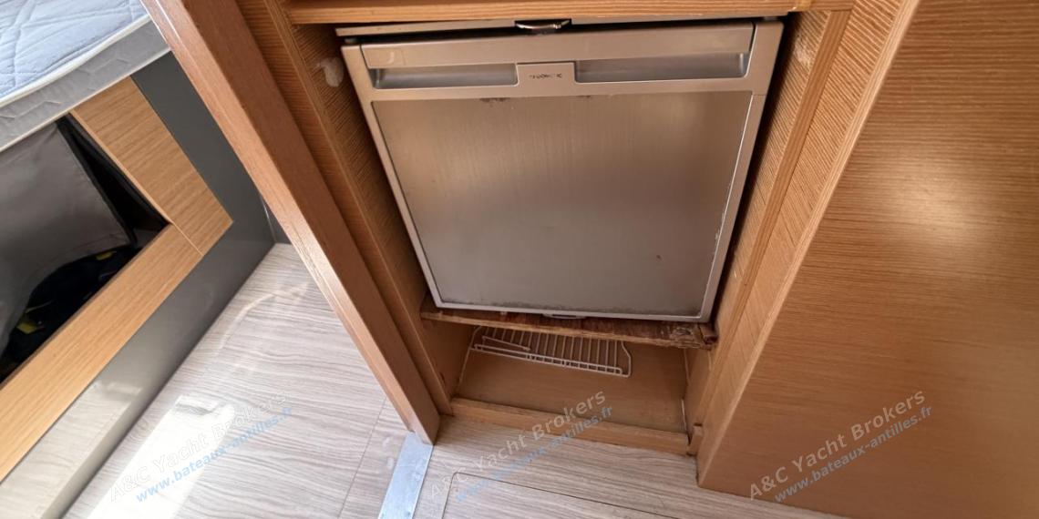 Nautitech 40 open : Freezer in starboard hull Nautitech 40 open : Freezer in starboard hull