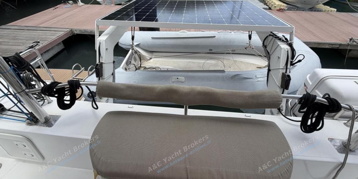 Nautitech 40 open : Solars panels on dinghy davits Nautitech 40 open : Solars panels on dinghy davits