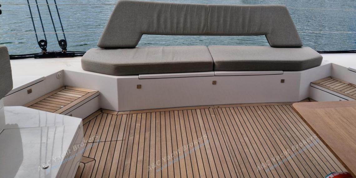 Alibi 54 : Aft cockpit bench Alibi 54 : Aft cockpit bench