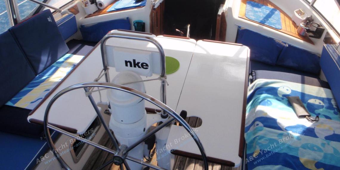 Wauquiez Amphitrite 43 : Cockpit and helm station other view Wauquiez Amphitrite 43 : Cockpit and helm station other view