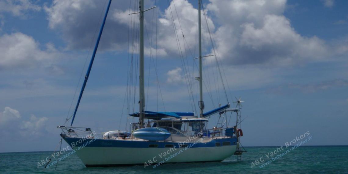 Wauquiez Amphitrite 43 : At anchor in Guadeloupe Wauquiez Amphitrite 43 : At anchor in Guadeloupe