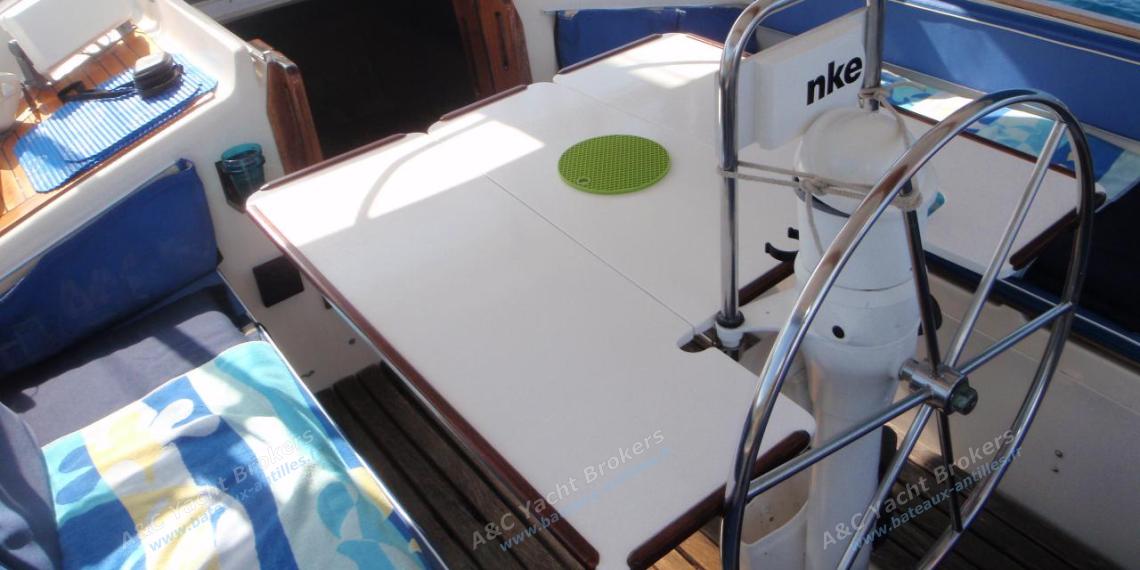 Wauquiez Amphitrite 43 : Cockpit table other view Wauquiez Amphitrite 43 : Cockpit table other view