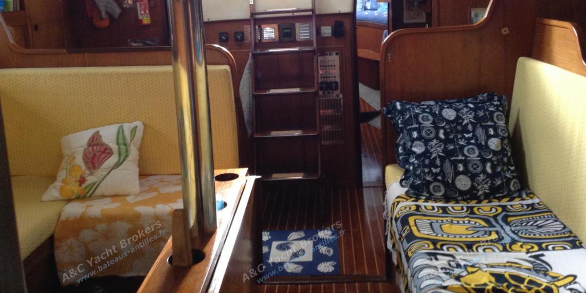 Wauquiez Amphitrite 43 : Saloon seen from the forward cabin Wauquiez Amphitrite 43 : Saloon seen from the forward cabin