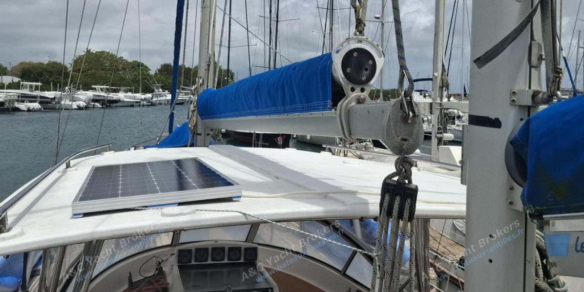 Wauquiez Amphitrite 43 : Bimini Wauquiez Amphitrite 43 : Bimini