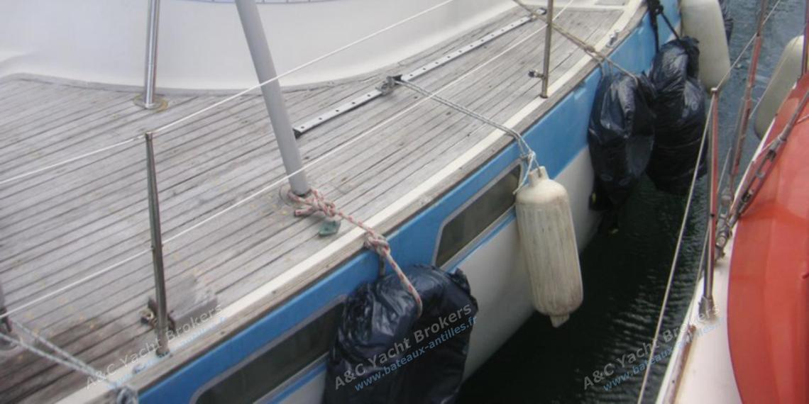 Wauquiez Amphitrite 43 : Port companionway Wauquiez Amphitrite 43 : Port companionway