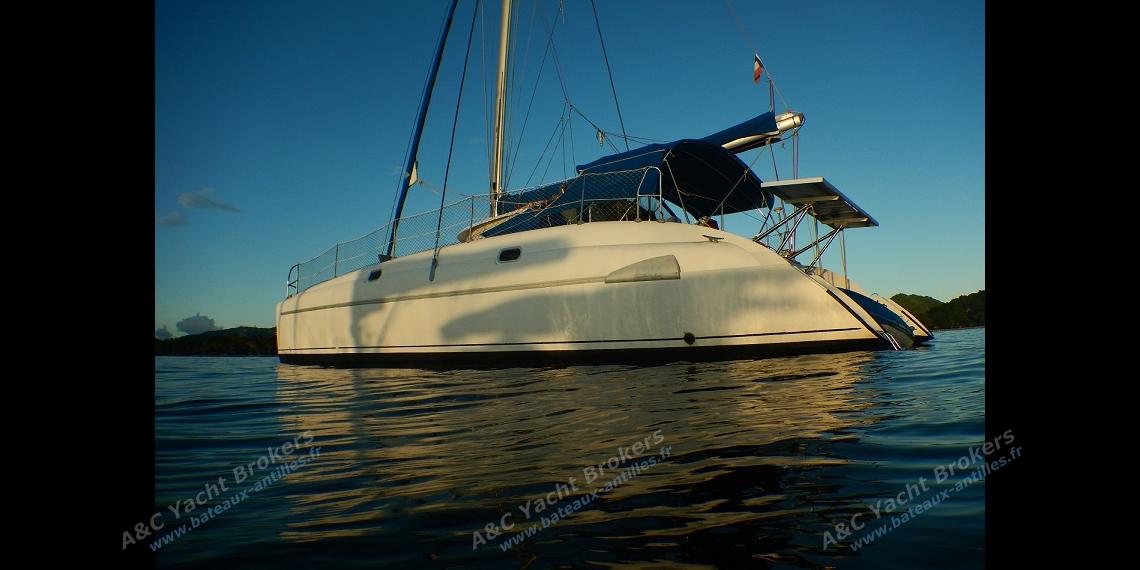 Athena 38 : At anchor in the Caribbean Athena 38 : At anchor in the Caribbean