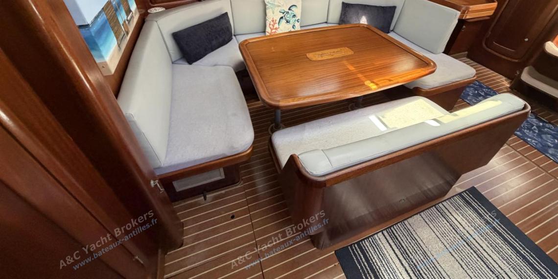 Bavaria 46 : Saloon seen from the forward cabin Bavaria 46 : Saloon seen from the forward cabin