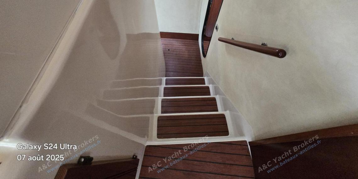 Fountaine Pajot Belize 43 : Starboard hull acces seen from saloon Fountaine Pajot Belize 43 : Starboard hull acces seen from saloon