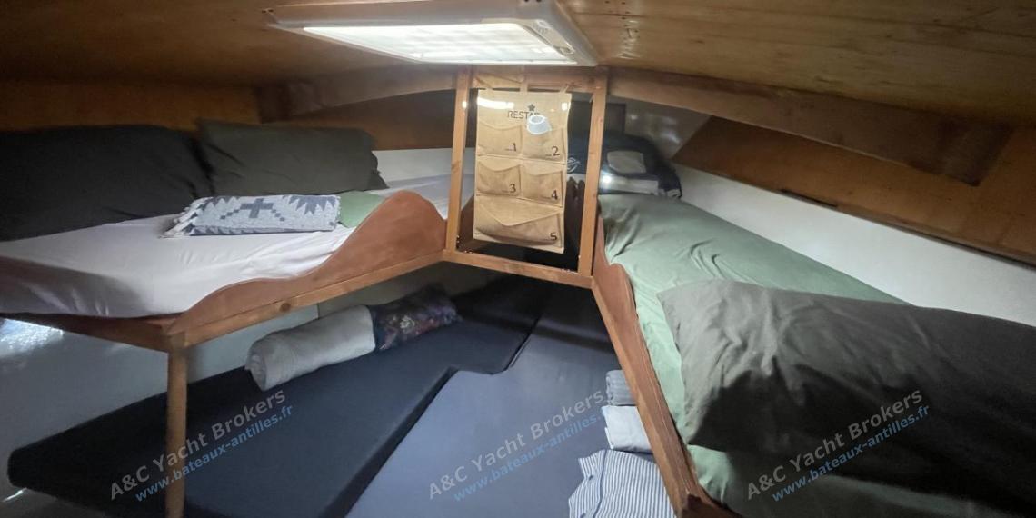 Belliure Yachts Belliure 41 : Forward cabin with double bed and two single beds Belliure Yachts Belliure 41 : Forward cabin with double bed and two single beds
