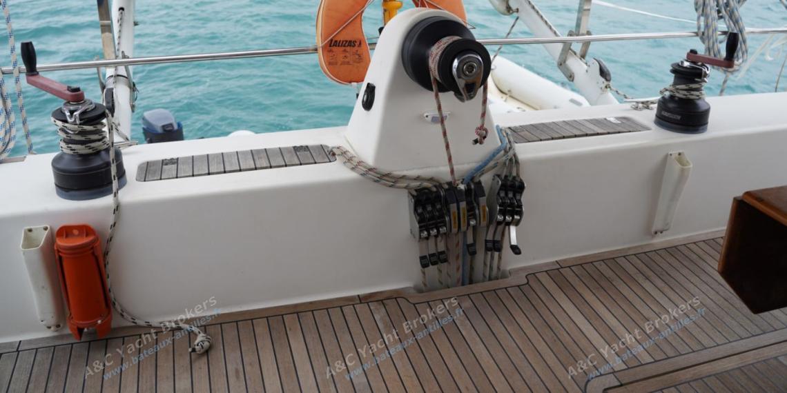 Catana 471 Owner Version : Central winche Catana 471 Owner Version : Central winche