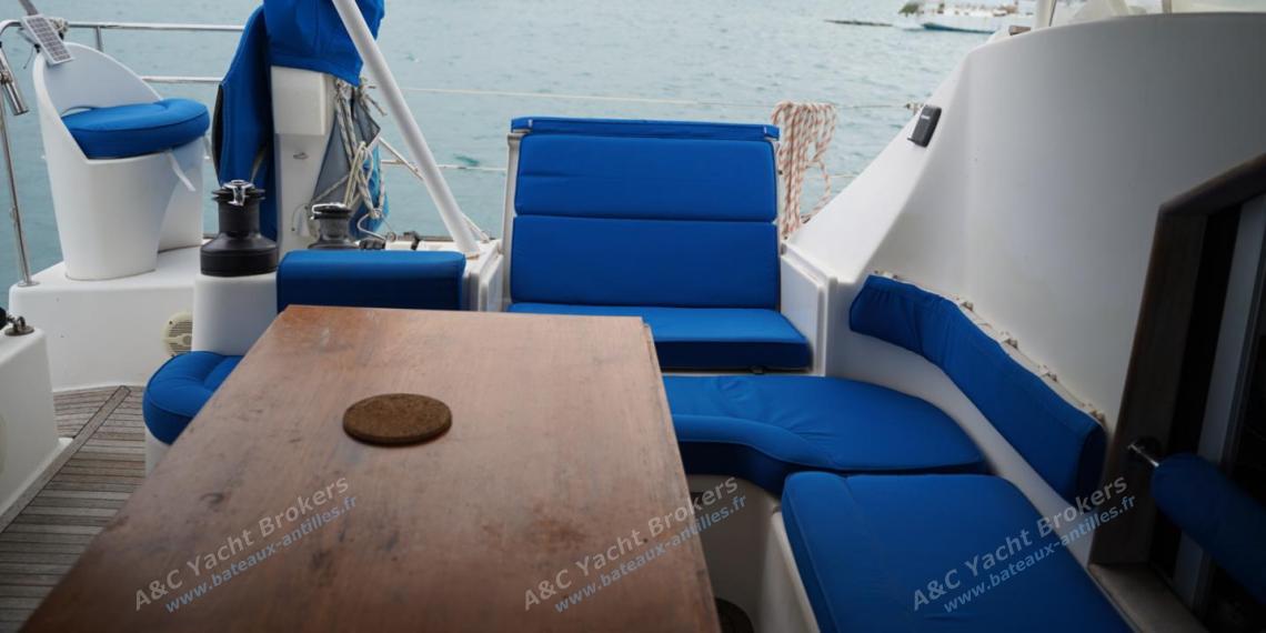 Catana 471 Owner Version : Cockpit table Catana 471 Owner Version : Cockpit table