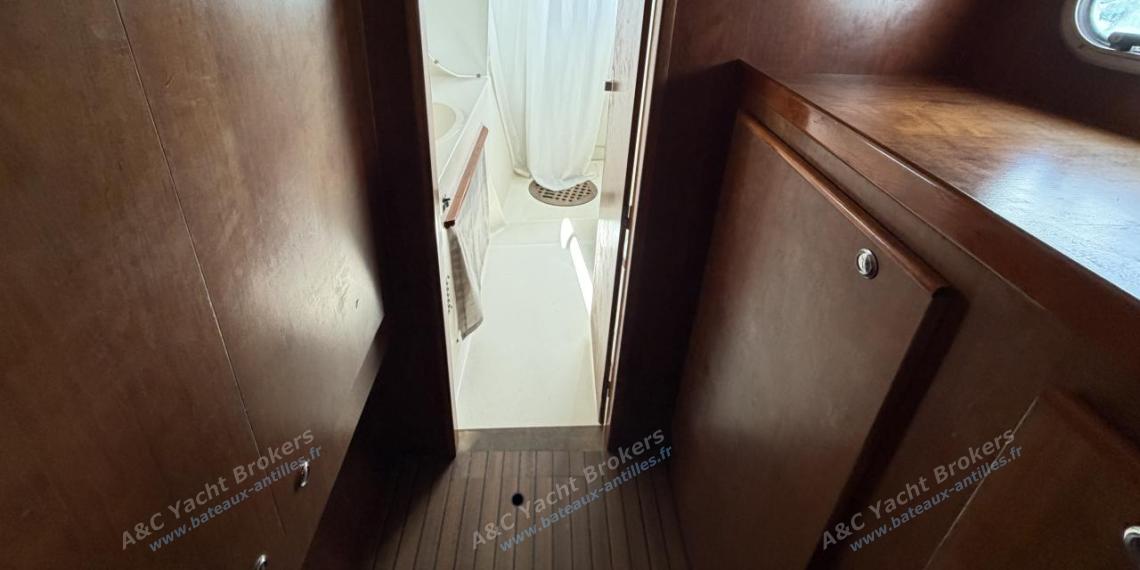Catana 471 Owner Version : Shower room in owner suite Catana 471 Owner Version : Shower room in owner suite