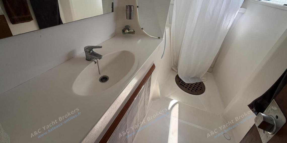 Catana 471 Owner Version : Shower room in owner suite other view Catana 471 Owner Version : Shower room in owner suite other view