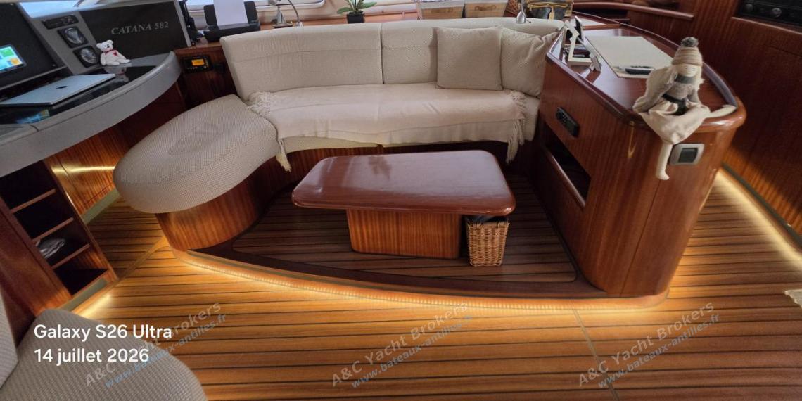 Catana Catana 582 : Charts table and starboard bench Catana Catana 582 : Charts table and starboard bench