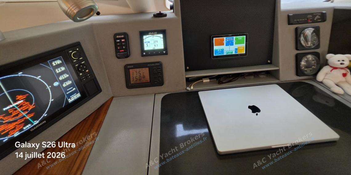 Catana Catana 582 : Electronics at charts table Catana Catana 582 : Electronics at charts table