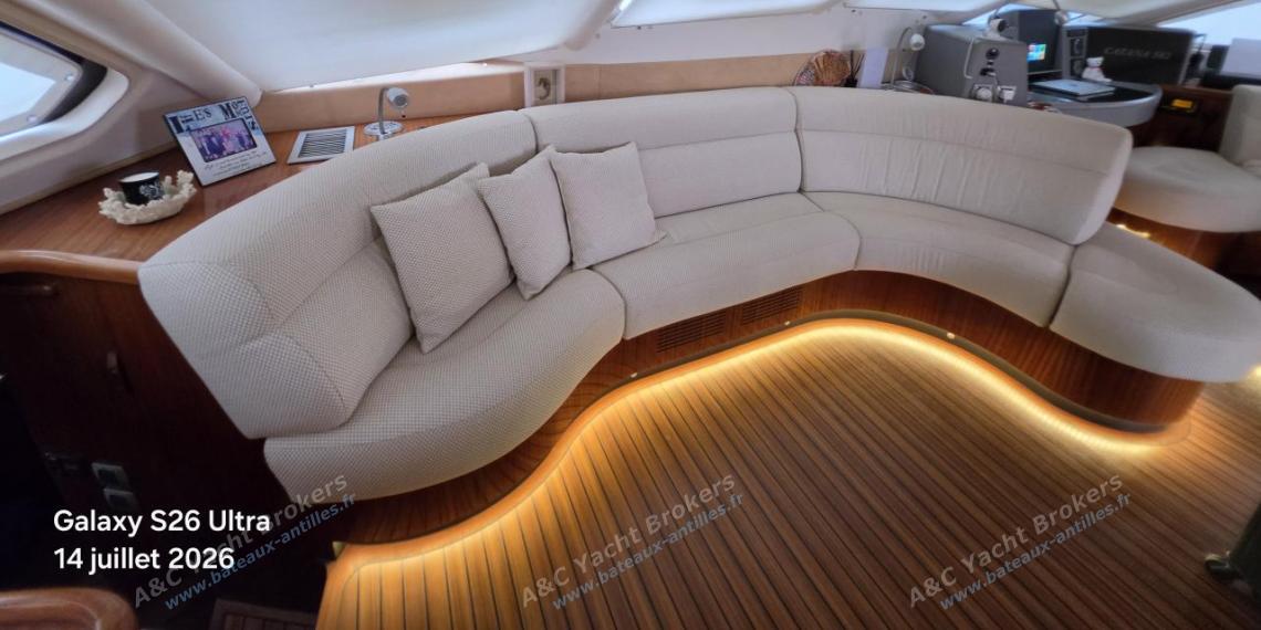 Catana Catana 582 : Saloon bench seen from the galley Catana Catana 582 : Saloon bench seen from the galley