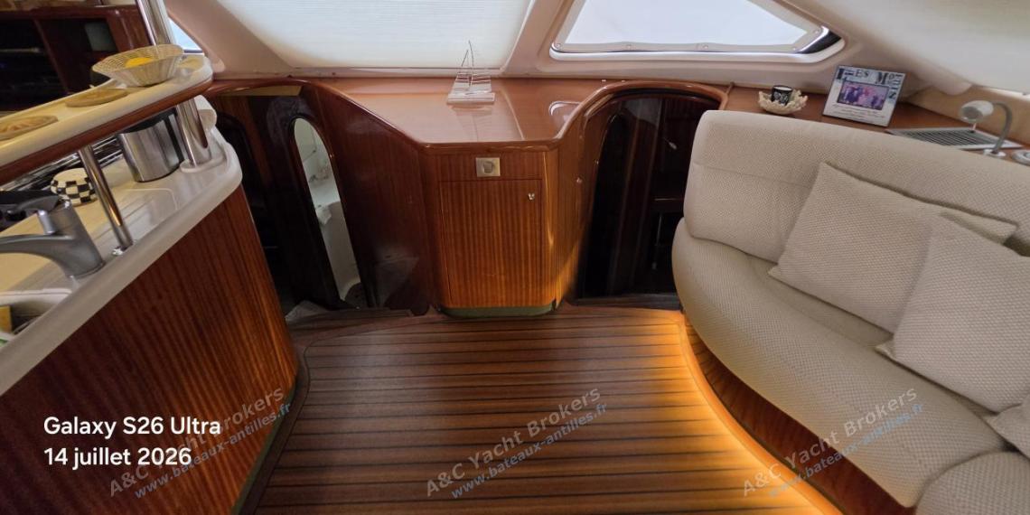 Catana Catana 582 : Saloon bench other view Catana Catana 582 : Saloon bench other view