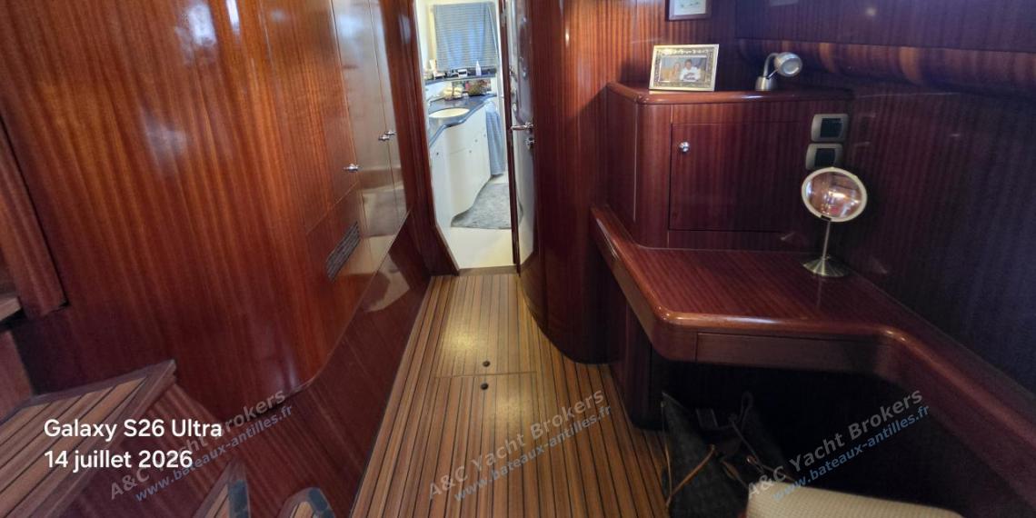 Catana Catana 582 : Owner suite in starboard hull Catana Catana 582 : Owner suite in starboard hull