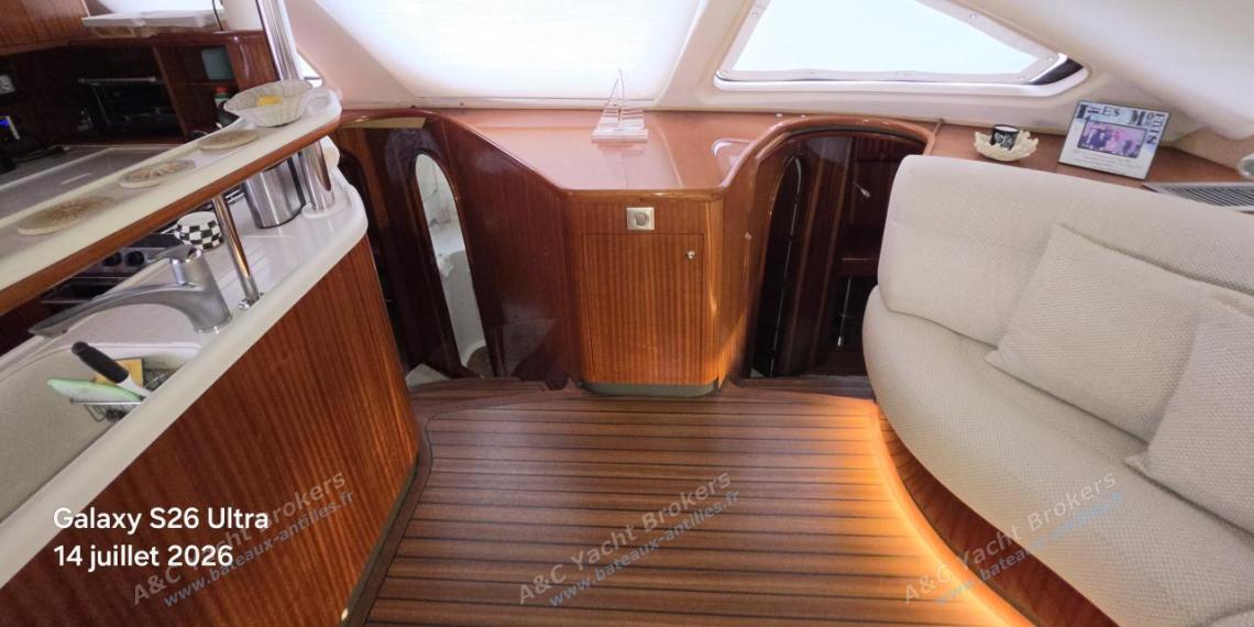 Catana Catana 582 : Port hull access Catana Catana 582 : Port hull access