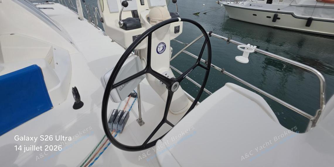 Catana Catana 582 : Starboard helm station Catana Catana 582 : Starboard helm station