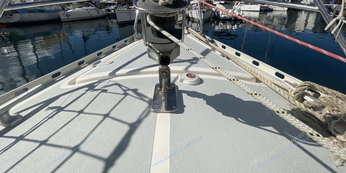 Ocean Bound Yachts Crossbow 40 : Stay sail furling system Ocean Bound Yachts Crossbow 40 : Stay sail furling system
