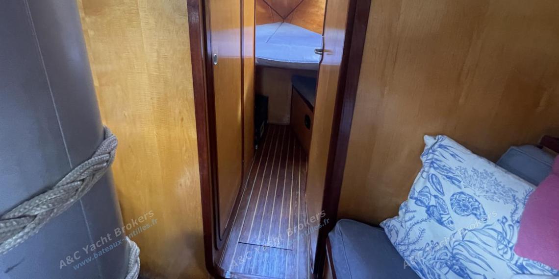 Ocean Bound Yachts Crossbow 40 : Forward cabin access from the saloon Ocean Bound Yachts Crossbow 40 : Forward cabin access from the saloon