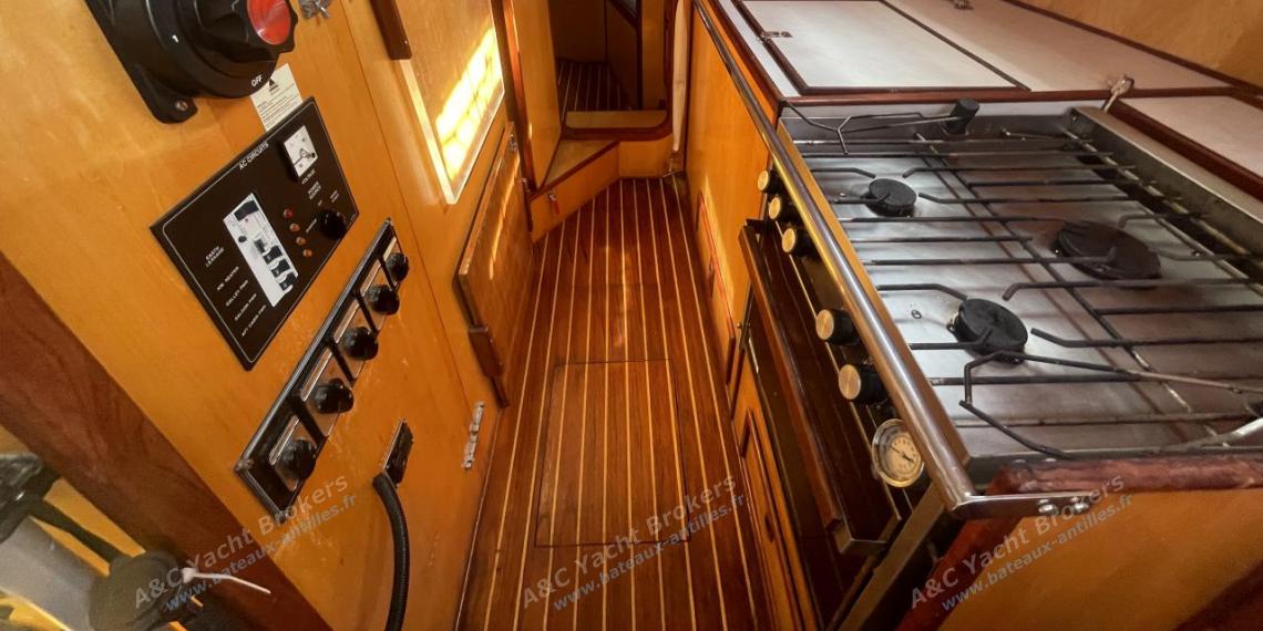 Ocean Bound Yachts Crossbow 40 : Galley other view Ocean Bound Yachts Crossbow 40 : Galley other view