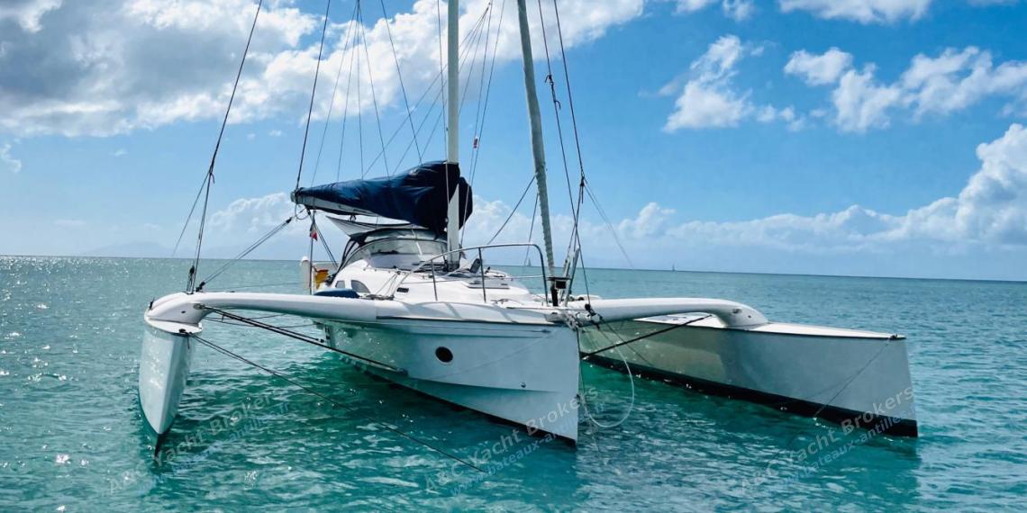 Quorning Boats Dragonfly 35 Ultimate: at anchorage Quorning Boats Dragonfly 35 Ultimate: at anchorage