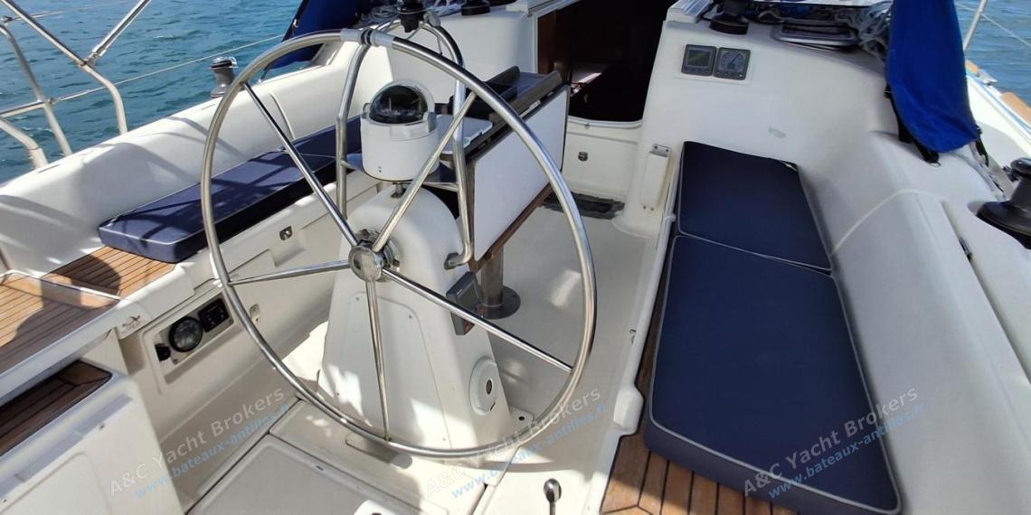 Dufour 365 Grand Large : Cockpit and helm station Dufour 365 Grand Large : Cockpit and helm station