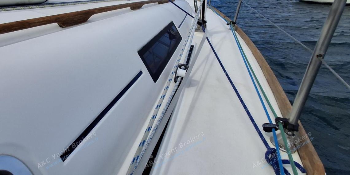 Dufour 365 Grand Large : Starboard companionway Dufour 365 Grand Large : Starboard companionway
