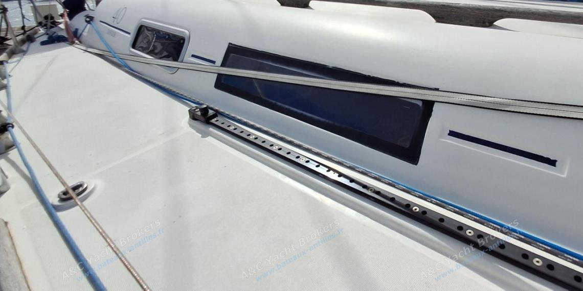 Dufour 40 Performance : Passavant tribord Dufour 40 Performance : Passavant tribord