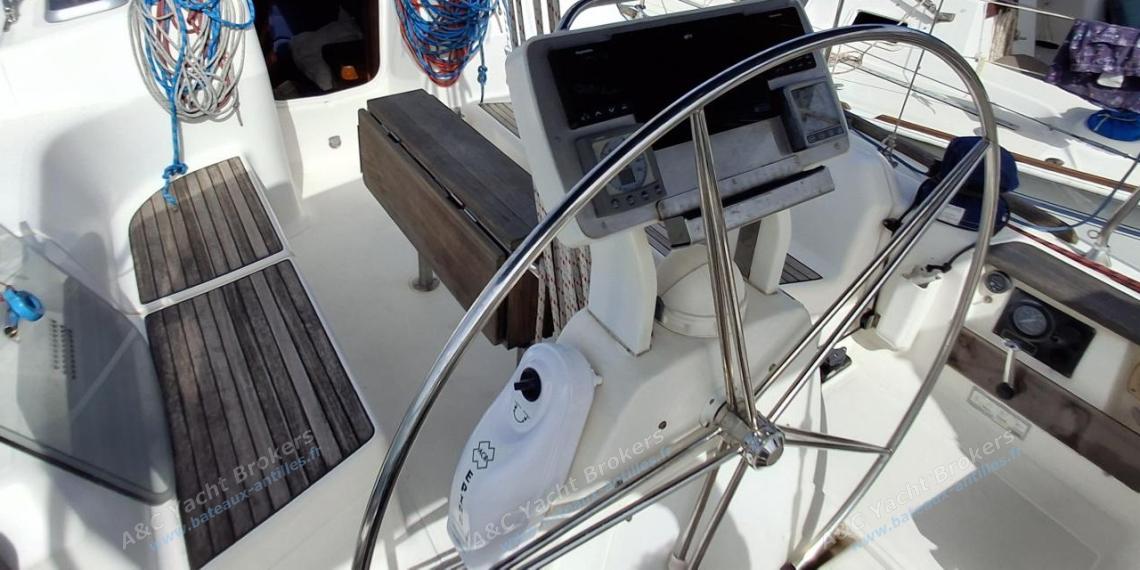 Dufour 40 Performance : Cockpit et poste de barre Dufour 40 Performance : Cockpit et poste de barre