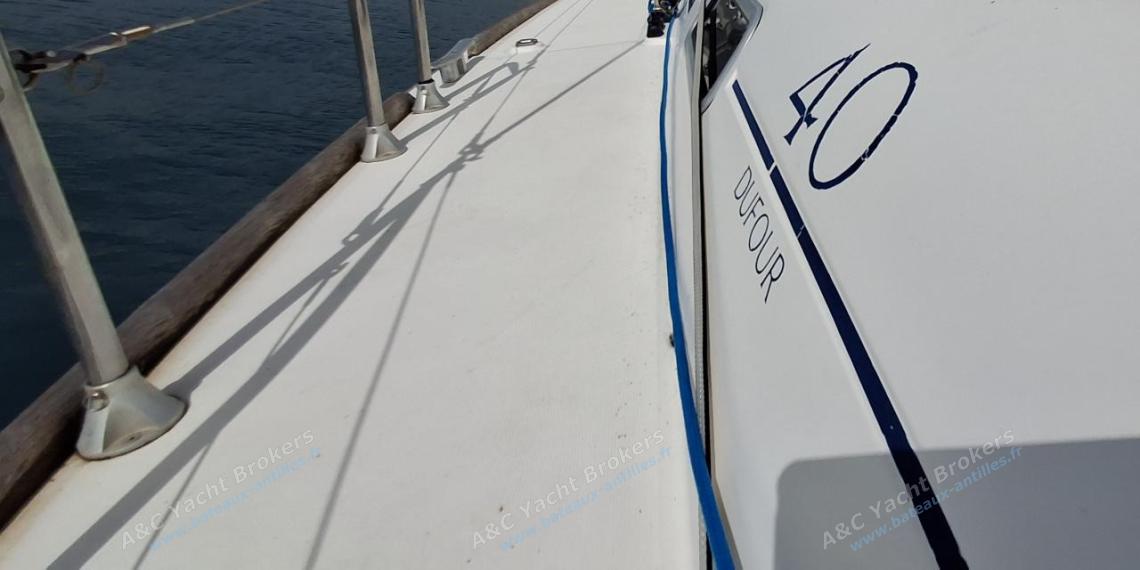 Dufour 40 Performance : Passavant bâbord Dufour 40 Performance : Passavant bâbord