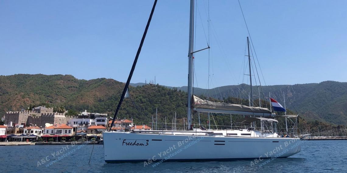 Dufour 45 E Performance : At anchor Dufour 45 E Performance : At anchor