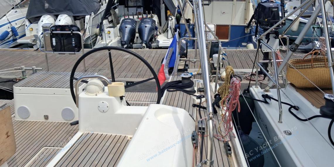 Dufour 500 Grand'Large : Port helm station other view Dufour 500 Grand'Large : Port helm station other view