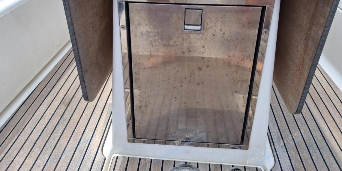 Dufour 500 Grand'Large : Cockpit fridge Dufour 500 Grand'Large : Cockpit fridge