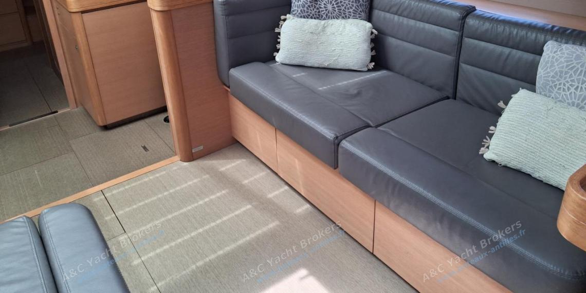 Dufour 500 Grand'Large : Starboard bench Dufour 500 Grand'Large : Starboard bench