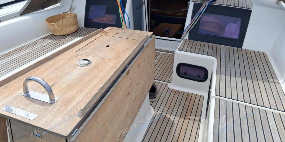 Dufour 500 Grand'Large : Cockpit table Dufour 500 Grand'Large : Cockpit table