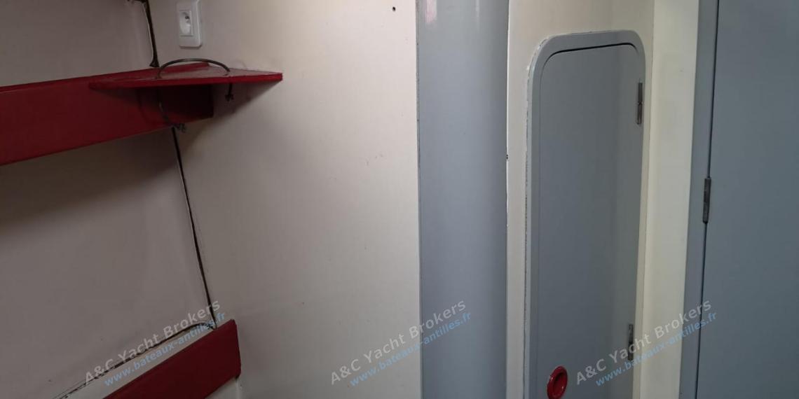 Bénéteau Evasion 36 : Storage in the forward cabin Bénéteau Evasion 36 : Storage in the forward cabin