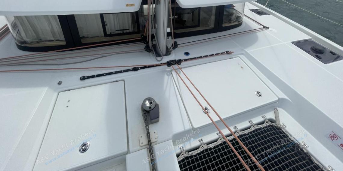 Excess Excess 11 : Roof seen from the genoa furling system Excess Excess 11 : Roof seen from the genoa furling system