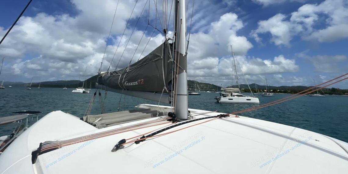 Excess 12 : Roof and self-tacking jib traveler Excess 12 : Roof and self-tacking jib traveler