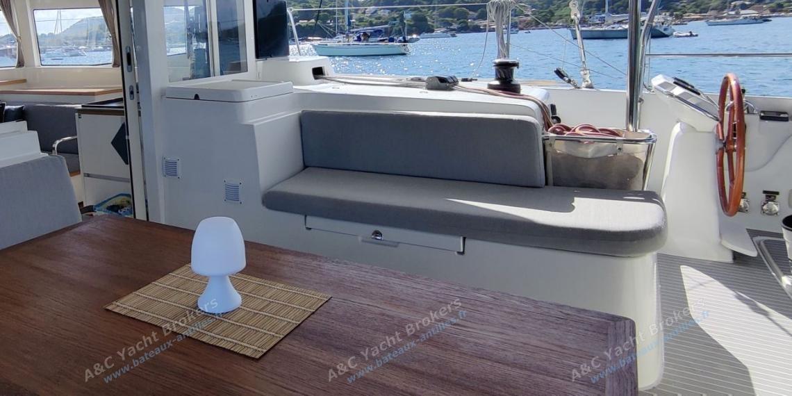 Excess Excess 12 : Cockpit seen from the port helm station Excess Excess 12 : Cockpit seen from the port helm station