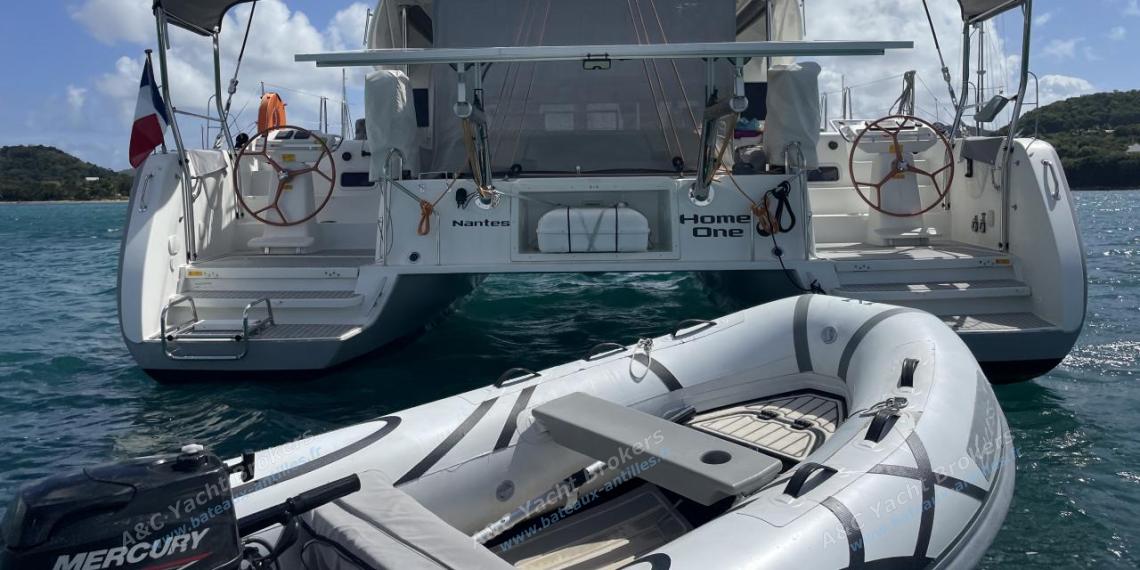 Excess 12 : Solars panels on dinghy davits Excess 12 : Solars panels on dinghy davits