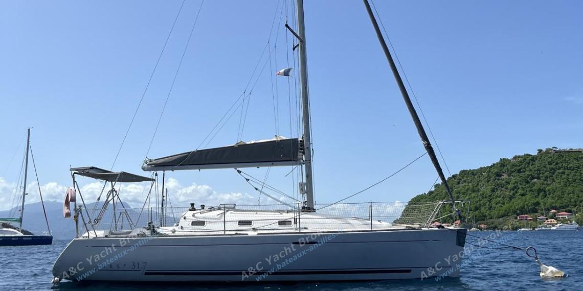 Bénéteau First 31.7 : At anchor Bénéteau First 31.7 : At anchor