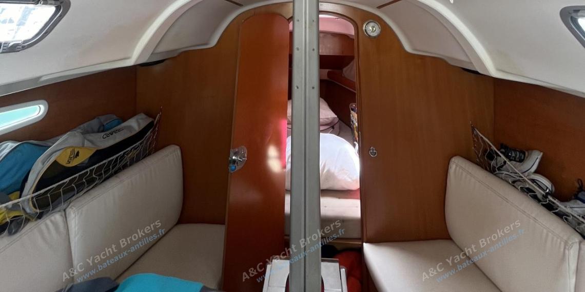 Bénéteau First 31.7 : Saloon general view Bénéteau First 31.7 : Saloon general view