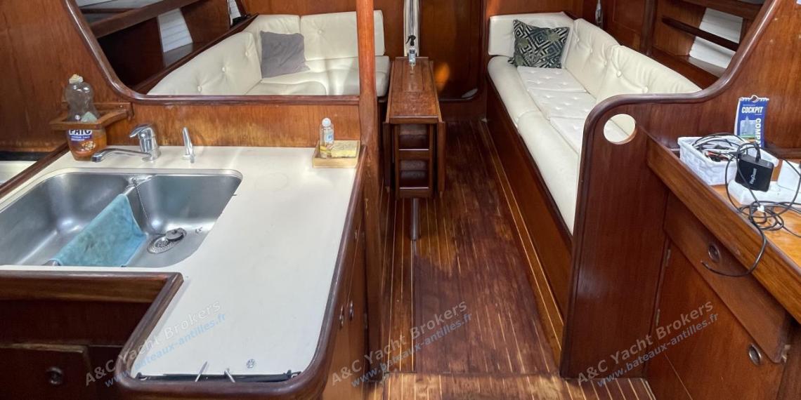 Bénéteau First 38 : Saloon general view Bénéteau First 38 : Saloon general view