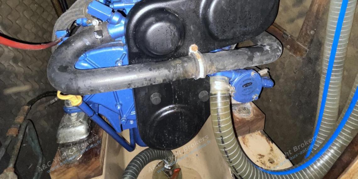 Bénéteau First 38 : Sole 44 mini inboard engine Bénéteau First 38 : Sole 44 mini inboard engine